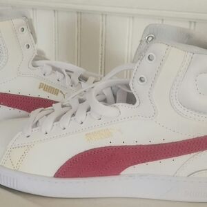 High top Puma tennis shoes